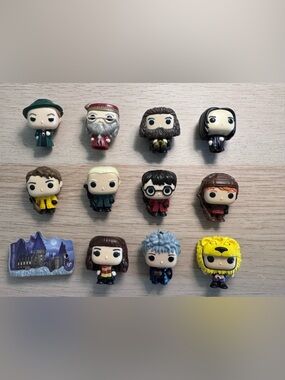 12 Pc Kinder Joy Harry Potter Figurine Set w/ Hogwarts Castle & Paperwork